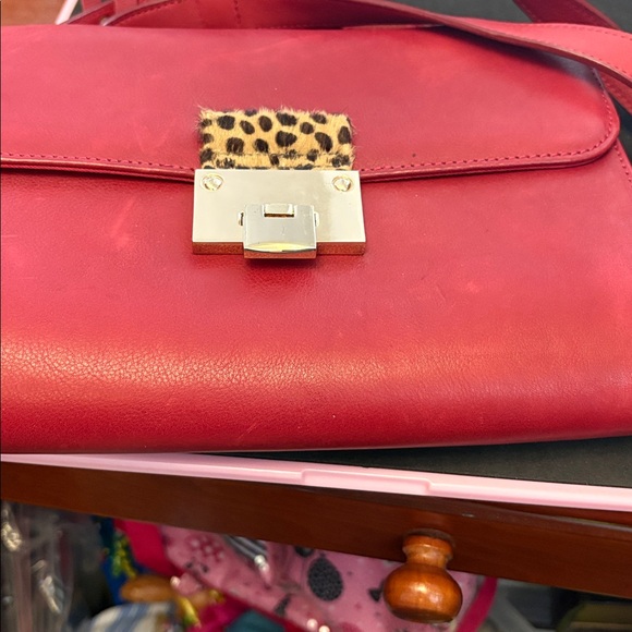 Stunning Leather GAYA Red Crossbody or handbag Bag with Gold Accents - Picture 15 of 15